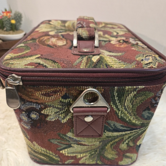 Vintage Tapestry Makeup Bag - Picture 4 of 14